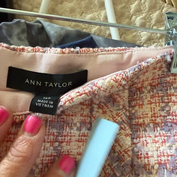 Ann Taylor Cropped Pink Tweed Jacket and Skirt Set - Picture 9 of 10